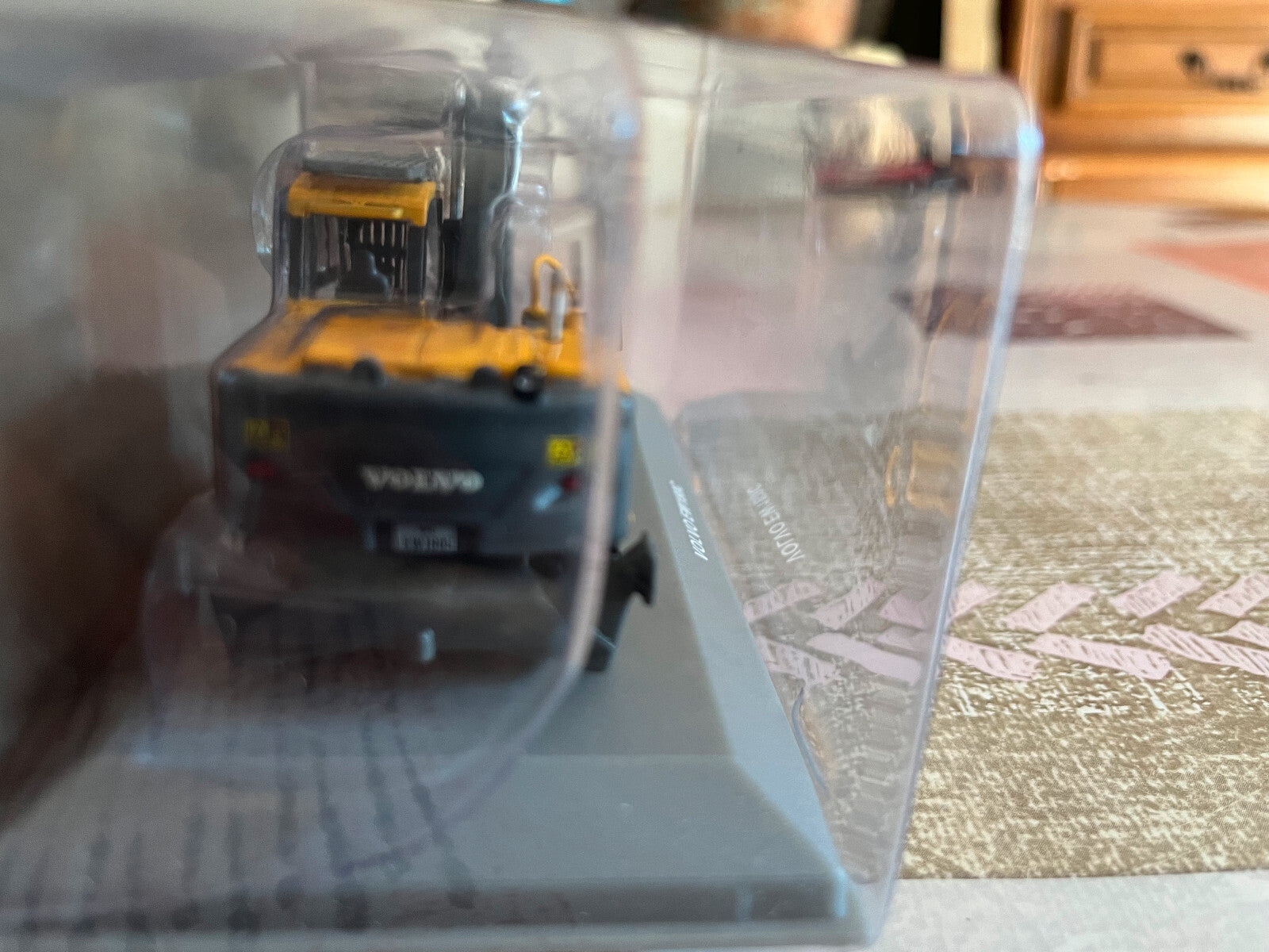 Miniature Véhicule de chantier Pelle Volvo EW180C Hachette 1/72