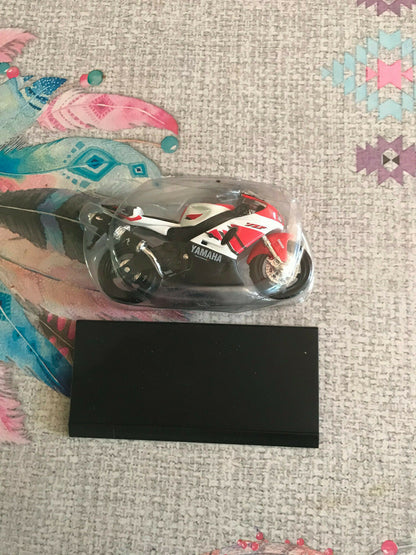 Moto miniature Yamaha YZF Motos à Collectionner Maisto Altaya 1/18