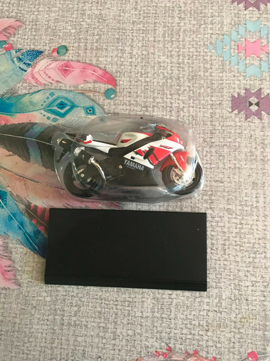 Moto miniature Yamaha YZF Motos à Collectionner Maisto Altaya 1/18