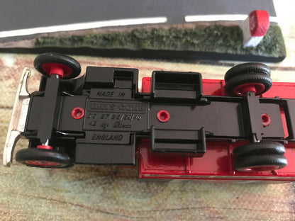 Voiture Miniature Diorama Campagne N15 + Camion Livraison Lledo au 1/43 1/50 ?