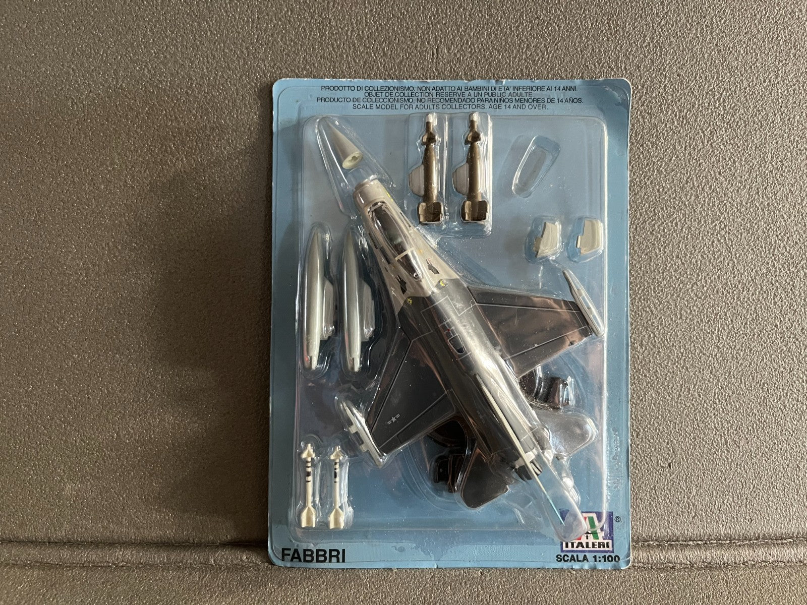 Avion miniature Militaire F-16A Fabbri Italeri 1/100