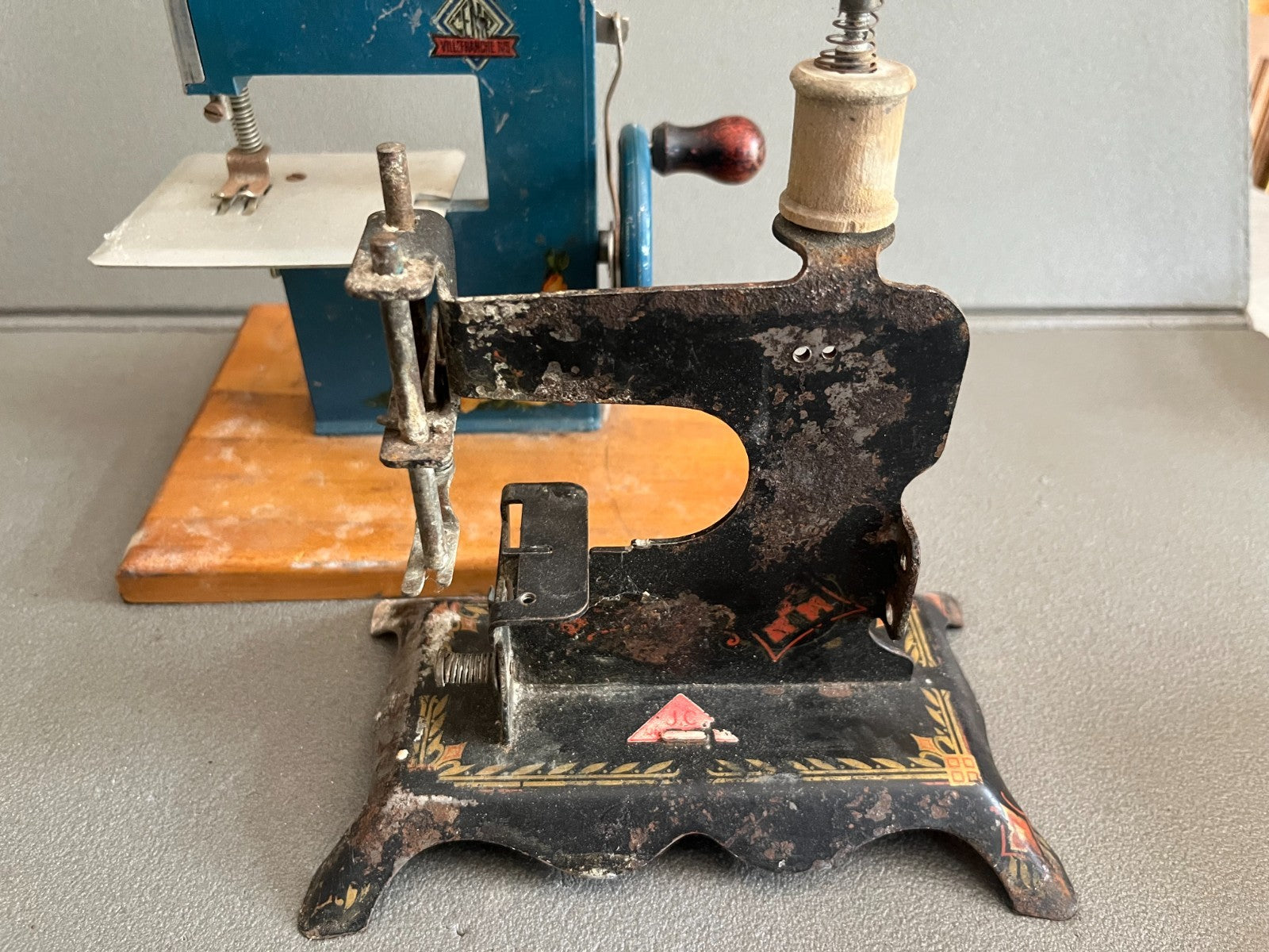 Lot Jouet Ancien Machine Coudre CEMP Villefranche + JC Incomplet
