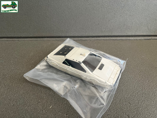 Voiture Miniature Lotus Esprit 007 Bond Corgi GT Britain 1/35 1/36 Epave