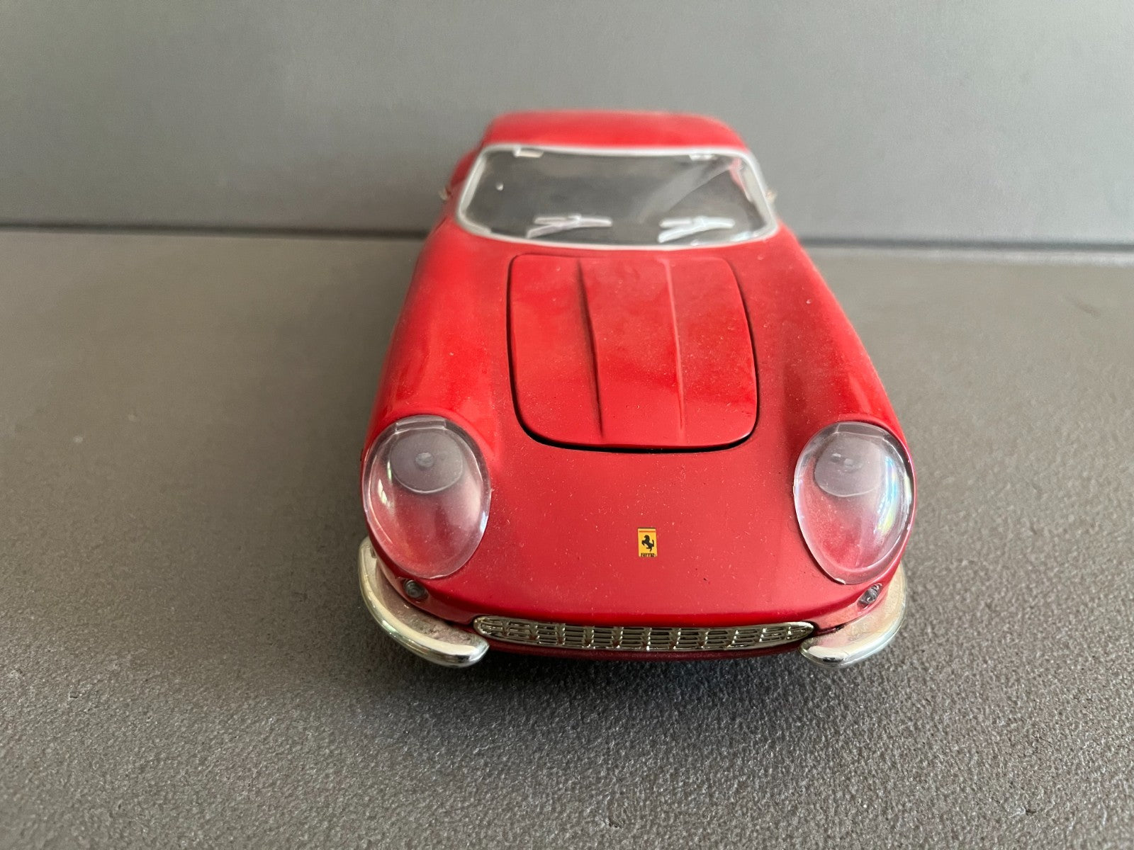 Ancienne Miniature Voiture Ferrari GTB-4 ERTL 1/18 Défauts
