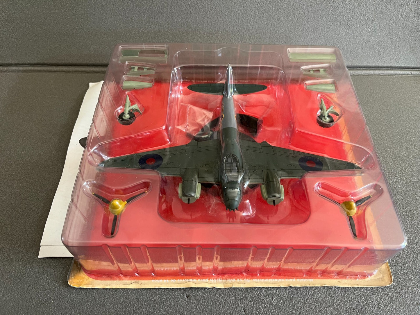 Avion miniature Militaire 2e Guerre De Havilland Mosquito FB MK. VI Altaya 1/72