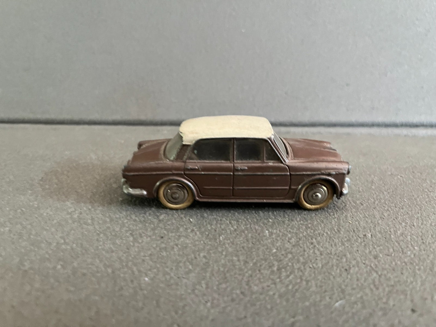 Ancienne Miniature Voiture Fiat 1200 Grande Vue Dinky Toys Meccano France Epave