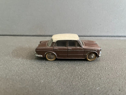 Ancienne Miniature Voiture Fiat 1200 Grande Vue Dinky Toys Meccano France Epave
