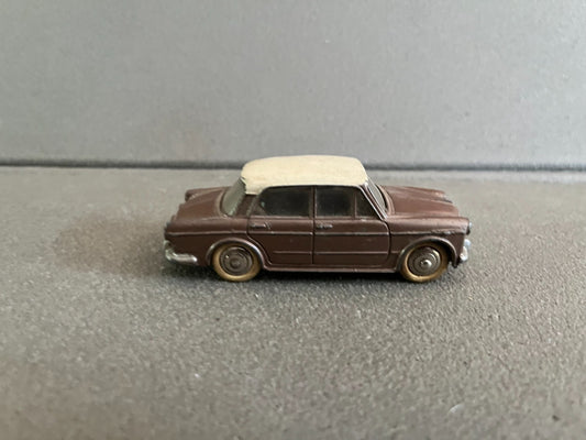 Ancienne Miniature Voiture Fiat 1200 Grande Vue Dinky Toys Meccano France Epave