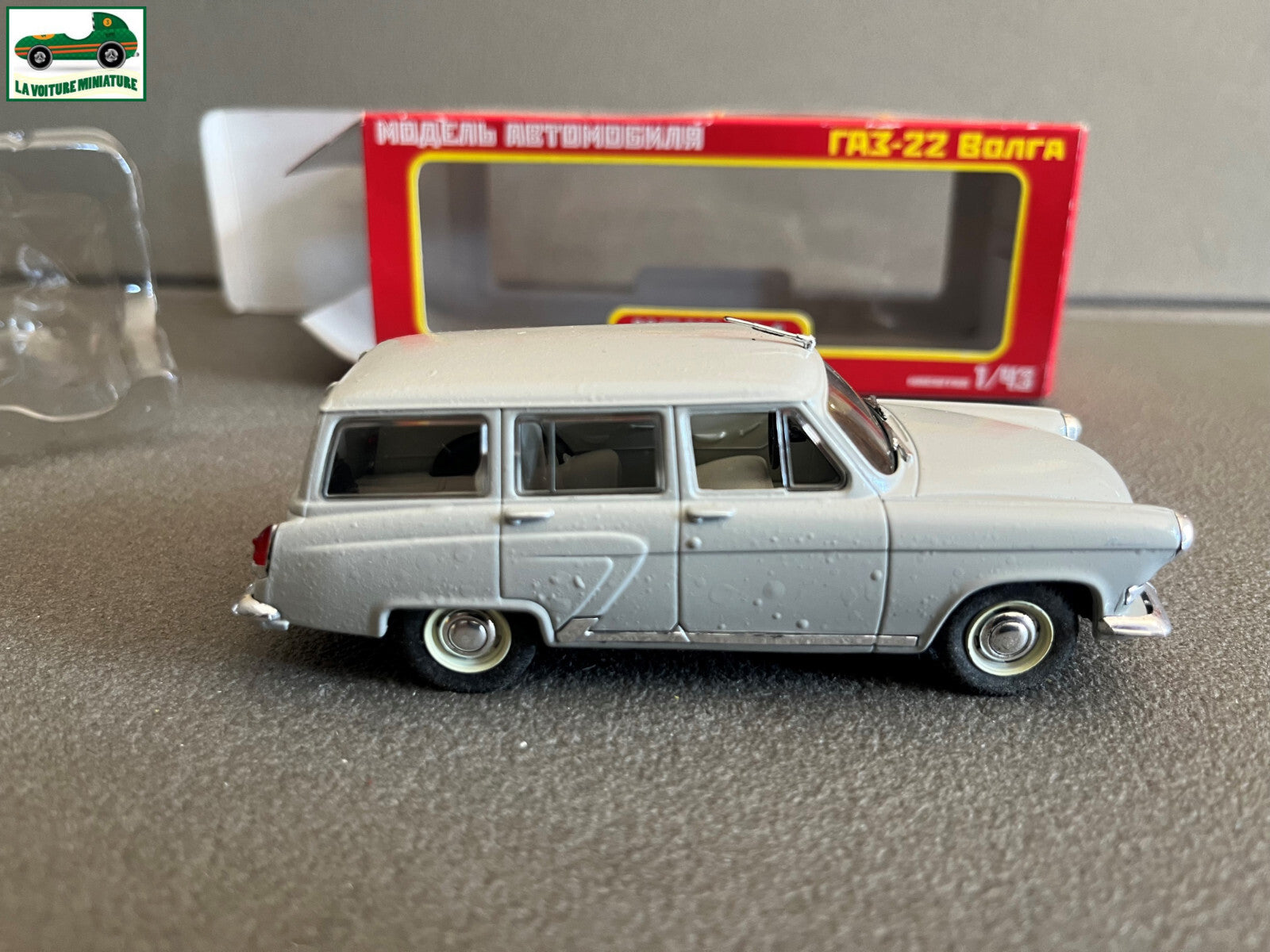 Voiture miniature GAZ M22 Volga grise Nash Avtoprom Russe EST au 1/43 Défauts