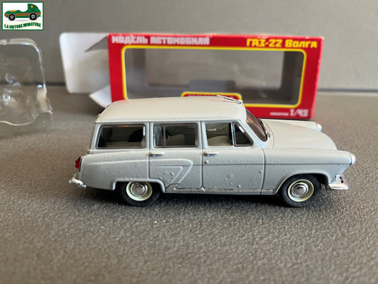 Voiture miniature GAZ M22 Volga grise Nash Avtoprom Russe EST au 1/43 Défauts