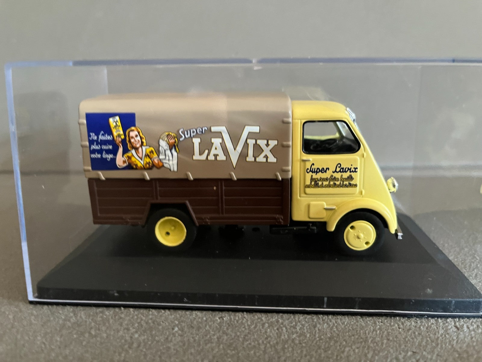 Voiture Miniature Camion Publicitaire Peugeot DMA Super Lavix au 1/43
