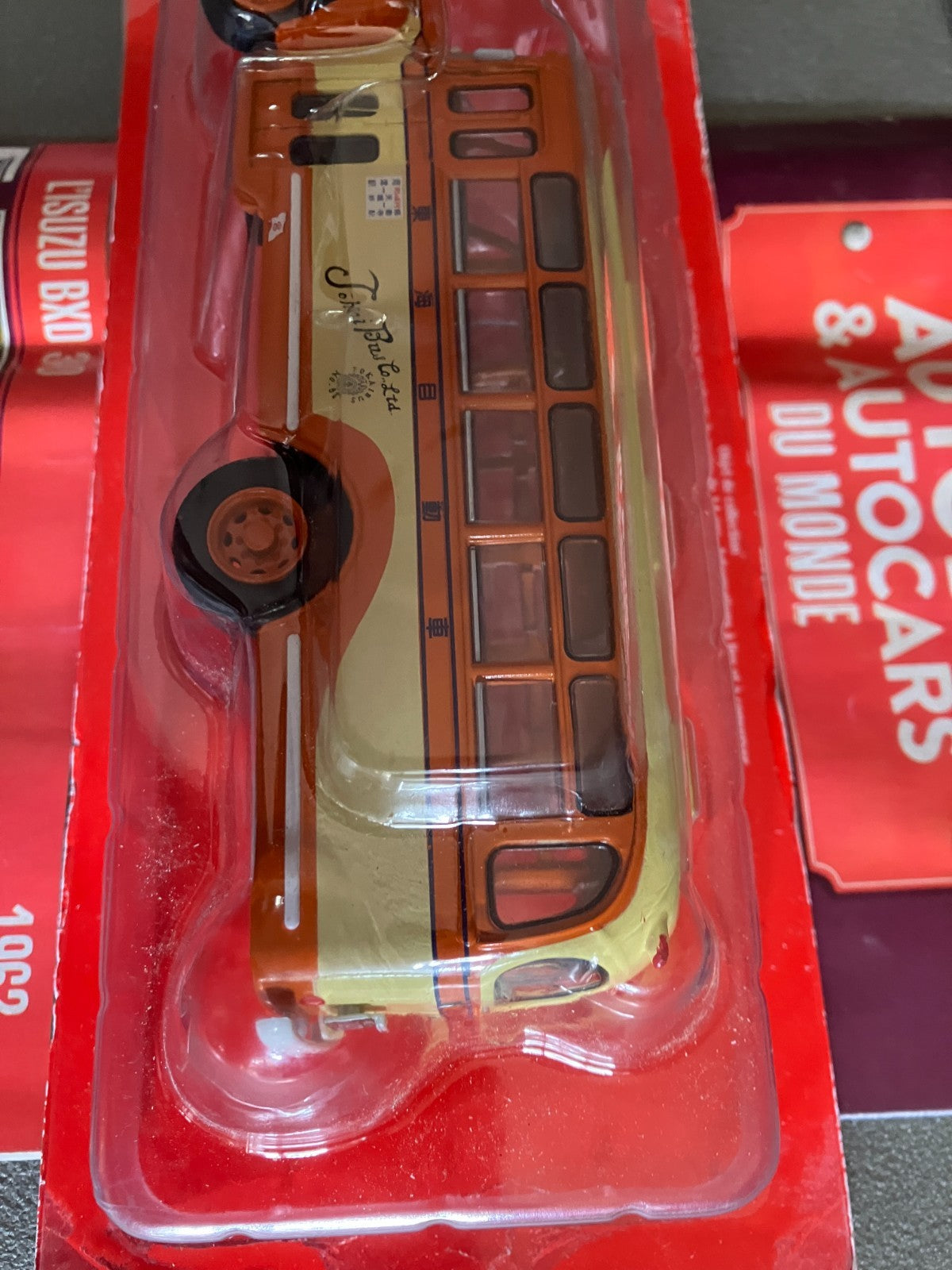 Voiture miniature Isuzu BXD 30 1/43 Autobus Autocars du Monde