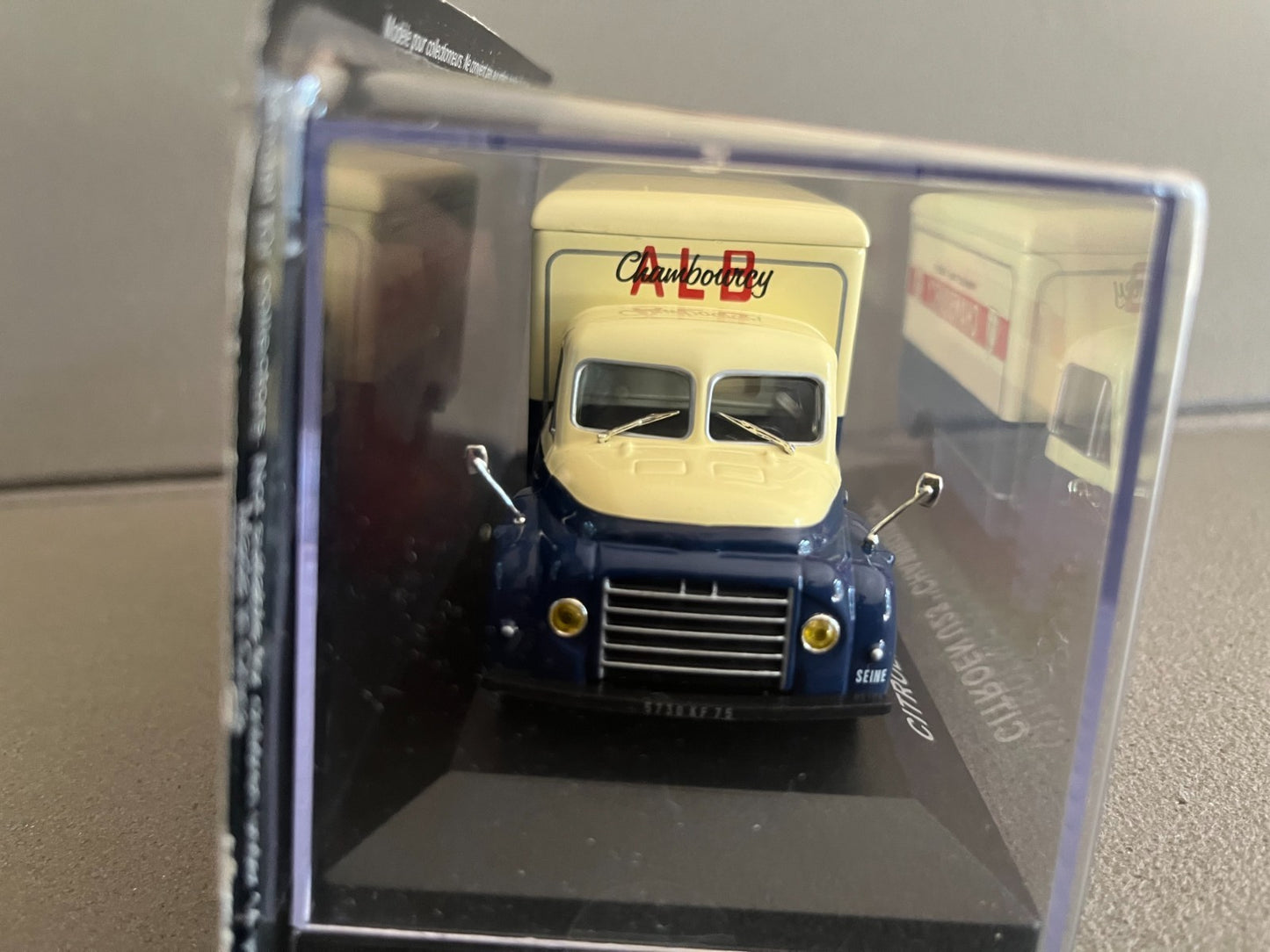 Voiture Miniature Camion Publicitaire Citroen U23 Chambourcy au 1/43