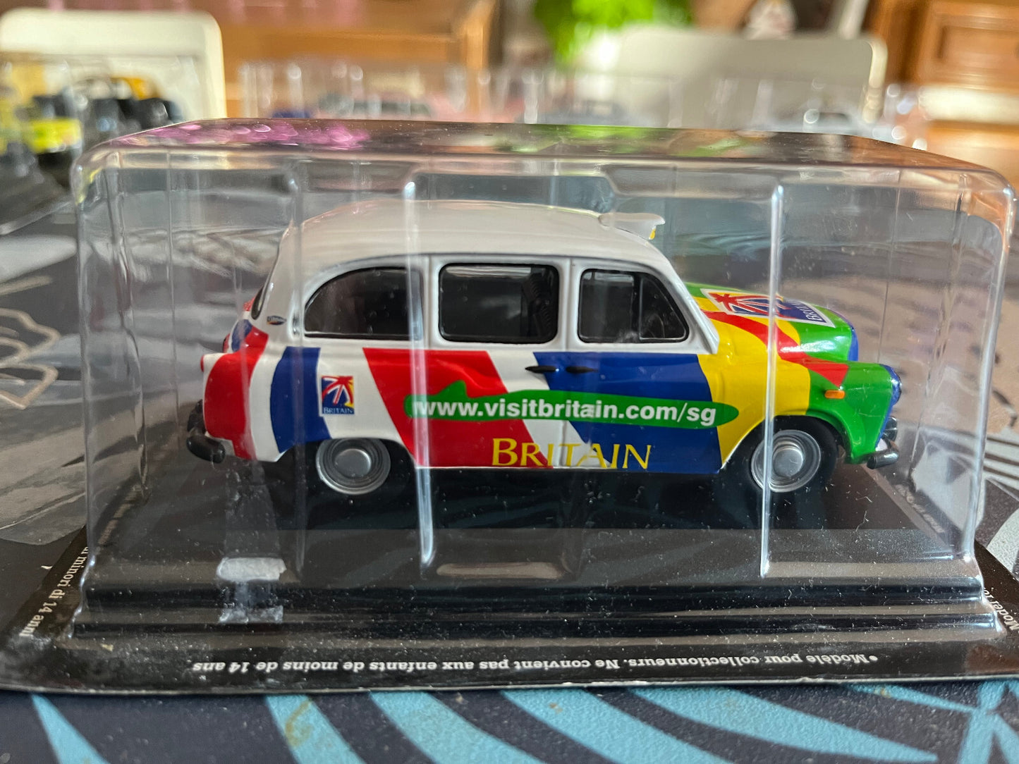 Voiture Miniature Austin LTI FX4 Singapore 2000 Taxi Du Monde au 1/43 Altaya