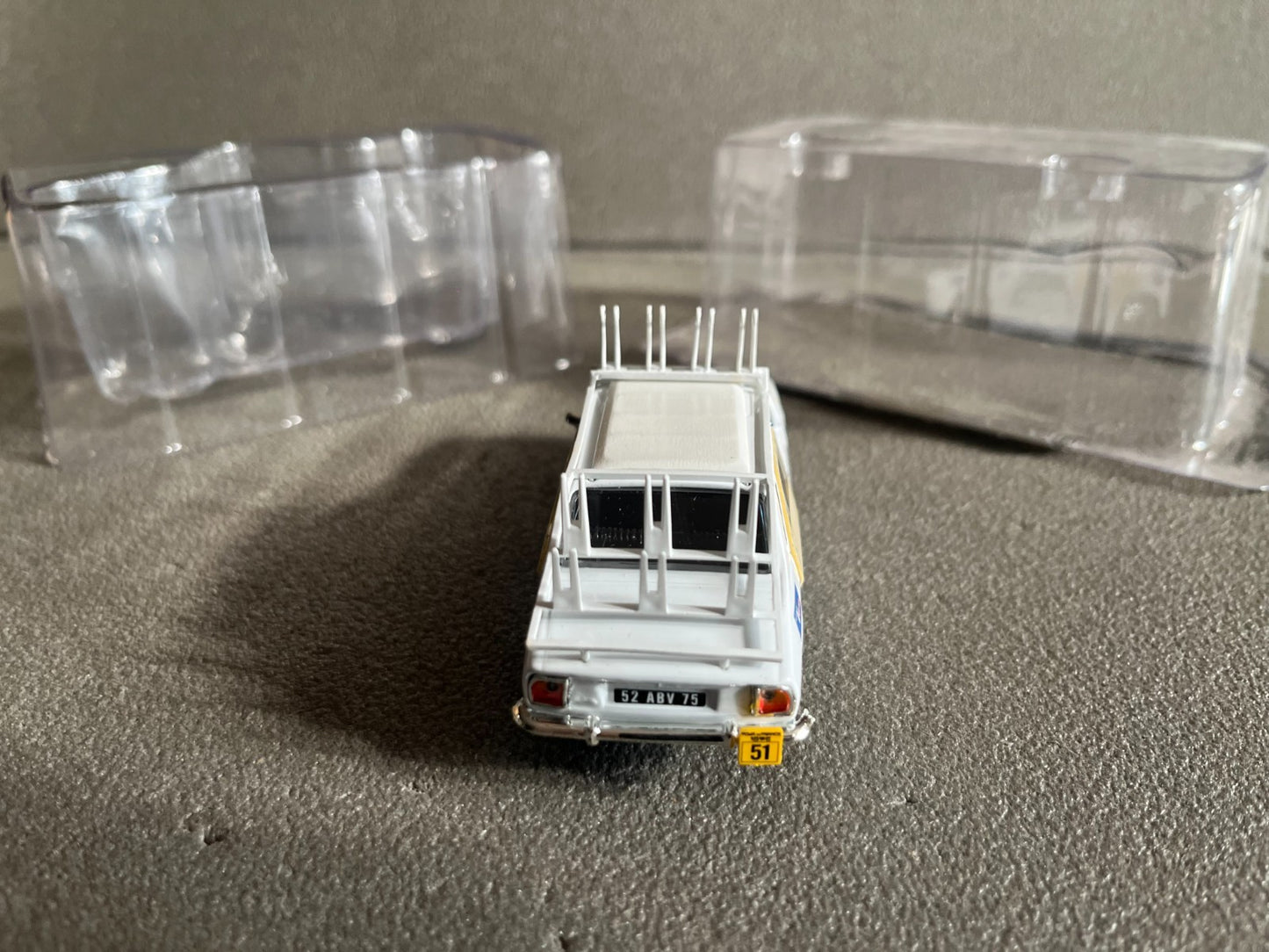 Voiture Miniature Peugeot 504 Assistance 1975 Tour de France Vélo Norev 1/43