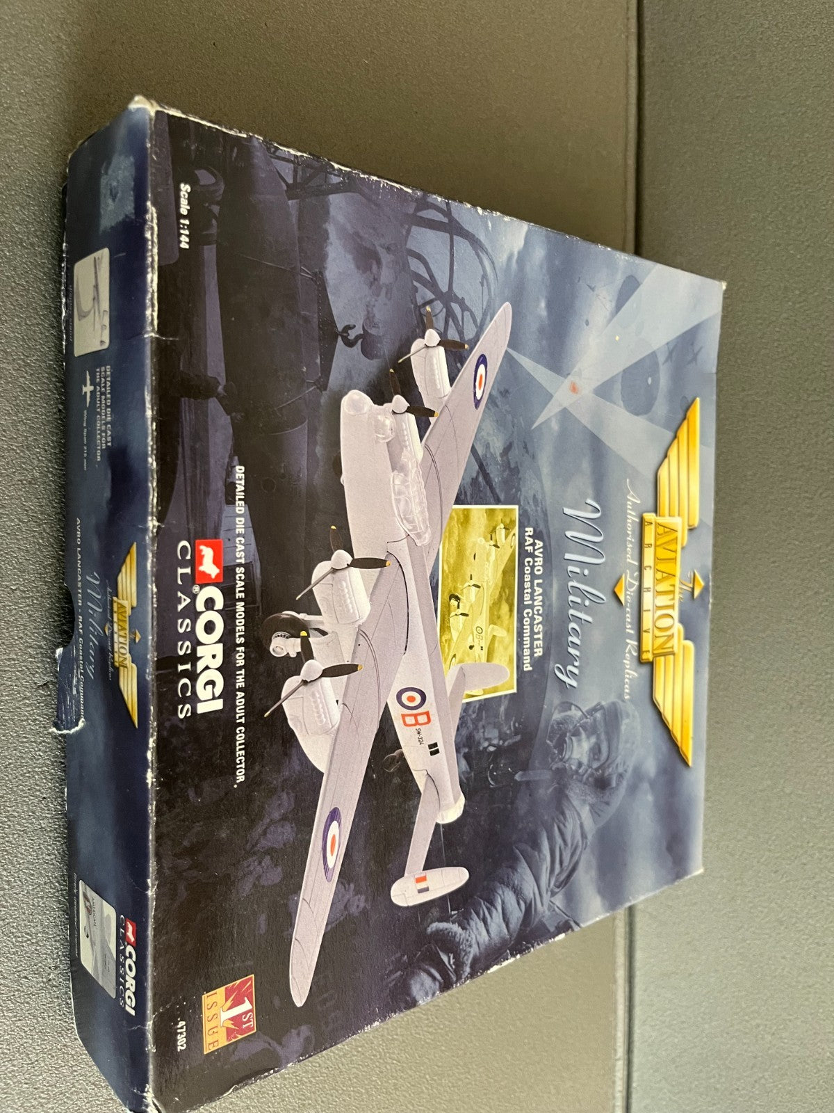 Avion miniature Militaire Avro Lancaster Corgi 1/144