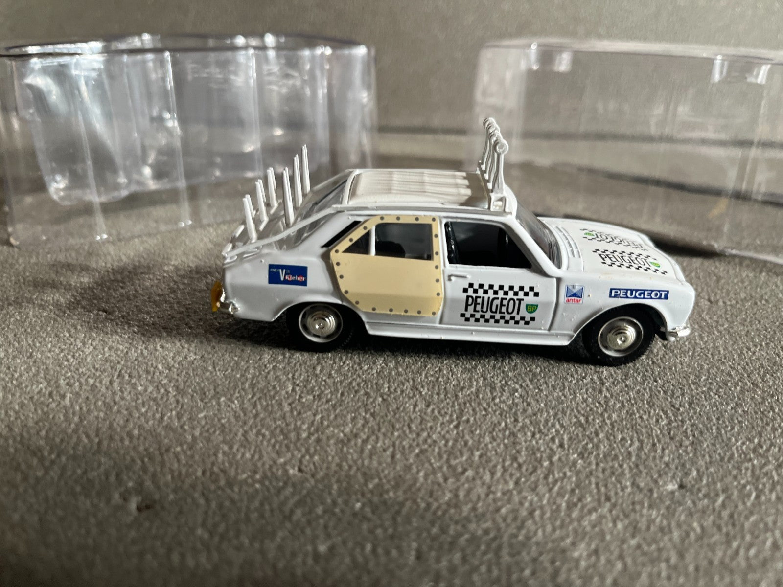 Voiture Miniature Peugeot 504 Assistance 1975 Tour de France Vélo Norev 1/43