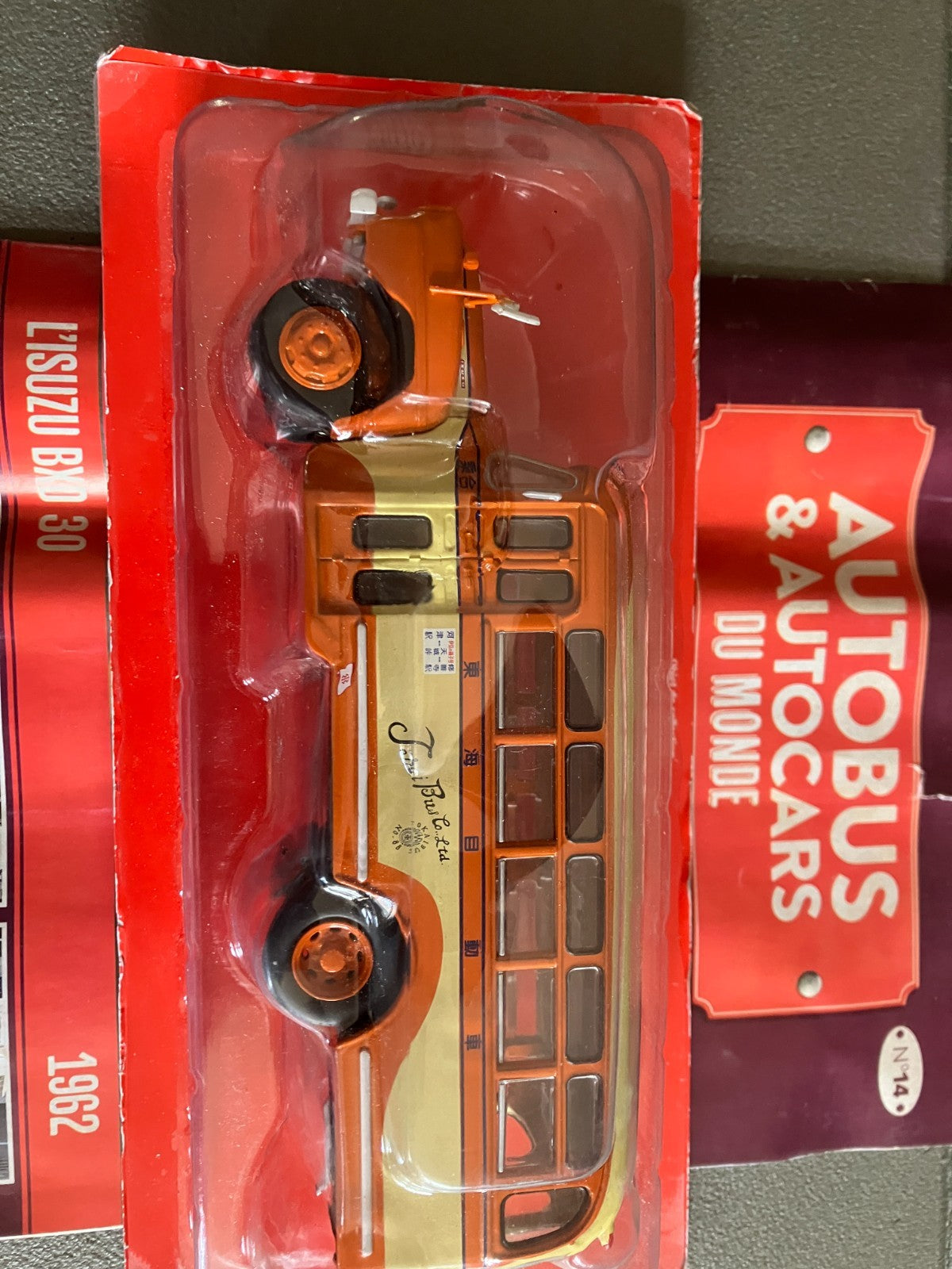 Voiture miniature Isuzu BXD 30 1/43 Autobus Autocars du Monde