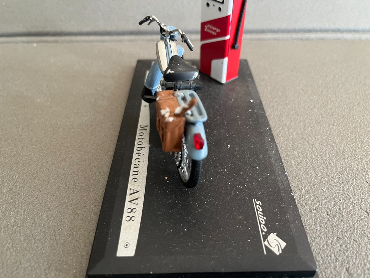Moto Miniature Cyclomoteur  Scooter Motobécane AV88 Solido  1/18