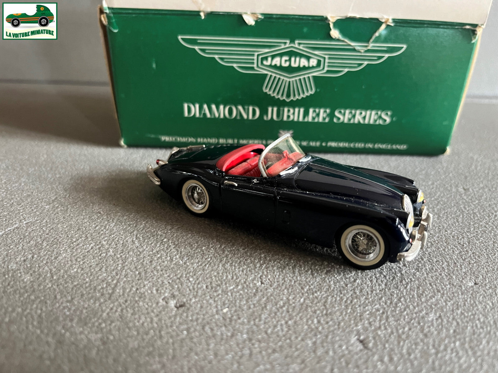 Voiture Miniature Diamond Jubilee Series Jaguar Model XK 150 au 1/43