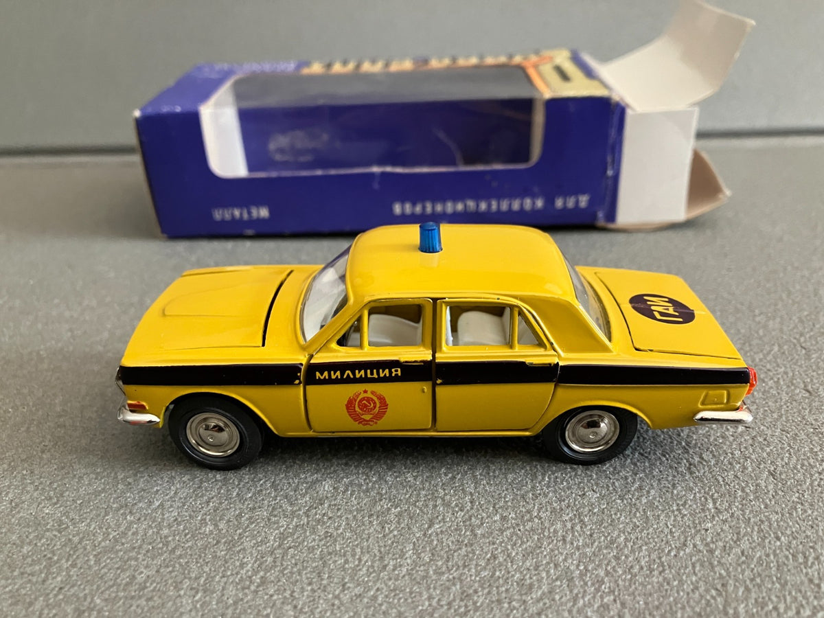 Ancienne Miniature Voiture Volga GAZ-24 Tan Police Russe Novoexport URSS 1/43