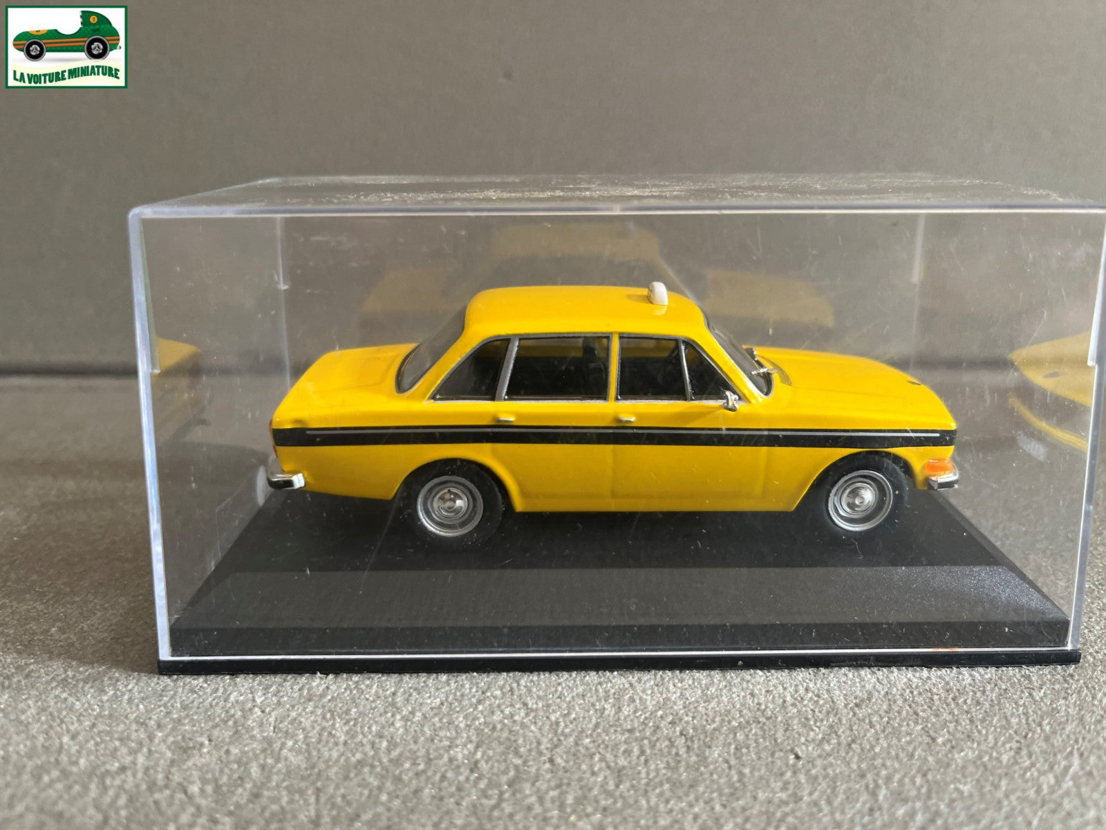 Voiture Miniature Volvo 144 Stockholm 1970 Taxi du Monde Altaya au 1/43