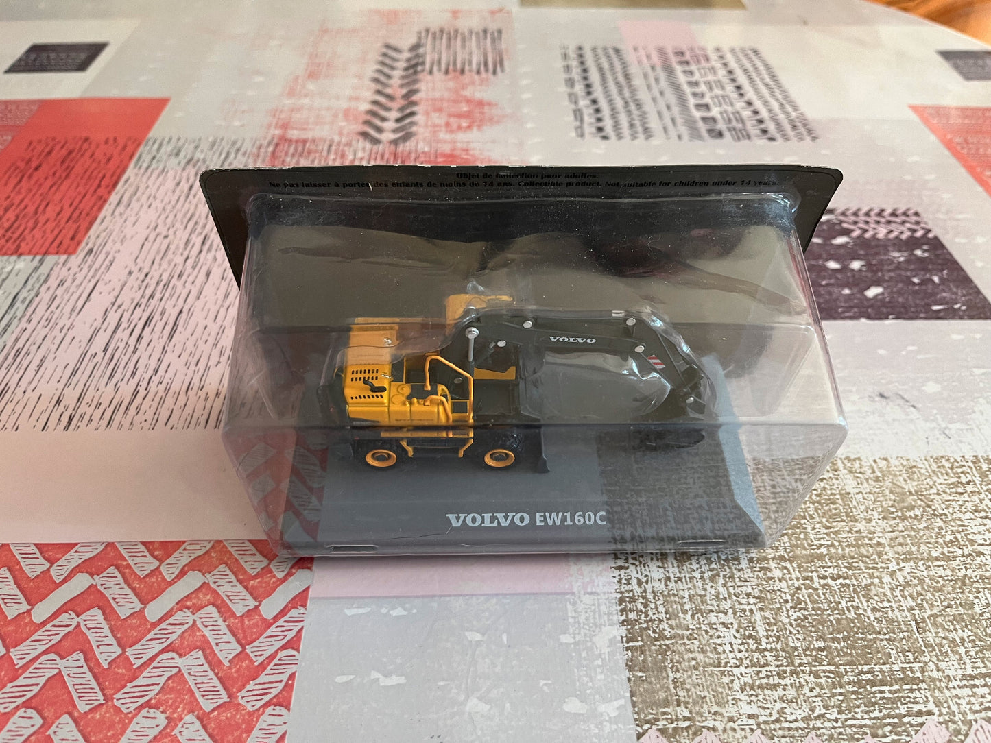 Miniature Véhicule de chantier Volvo EW160C Pelle Hachette 1/72