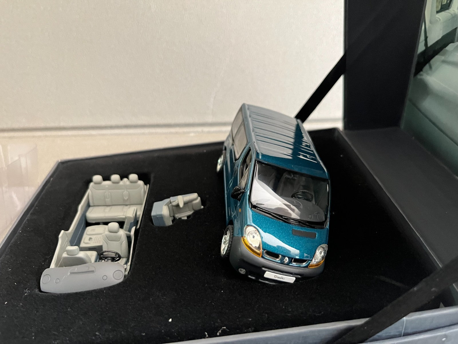Coffret Voiture Miniature Camion Fourgon Renault Trafic Generation Norev au 1/43