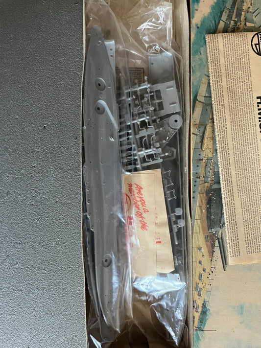 Maquette Militaire H.M.S. Warspite AirFix 1/600