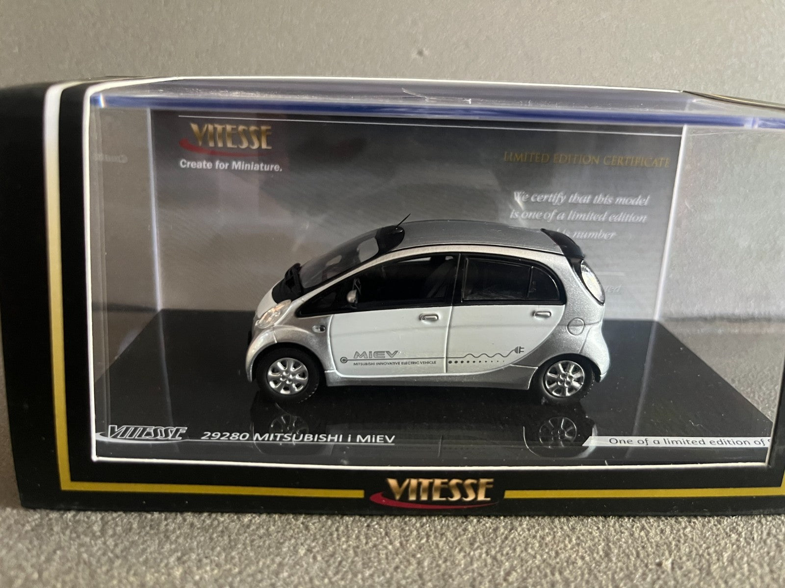 Voiture Miniature Mitsubishi I Miev Vitesse au 1/43