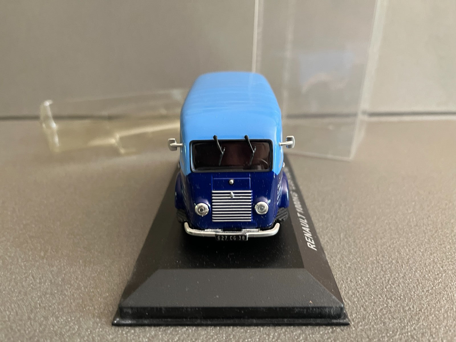 Voiture Miniature Camion Publicitaire Renault 1000KG Lustucru au 1/43