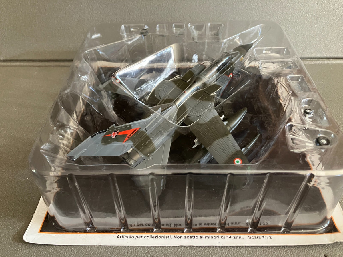 Avion miniature Militaire Combat à Réaction Panavia PA-200 Tornado Altaya  1/72
