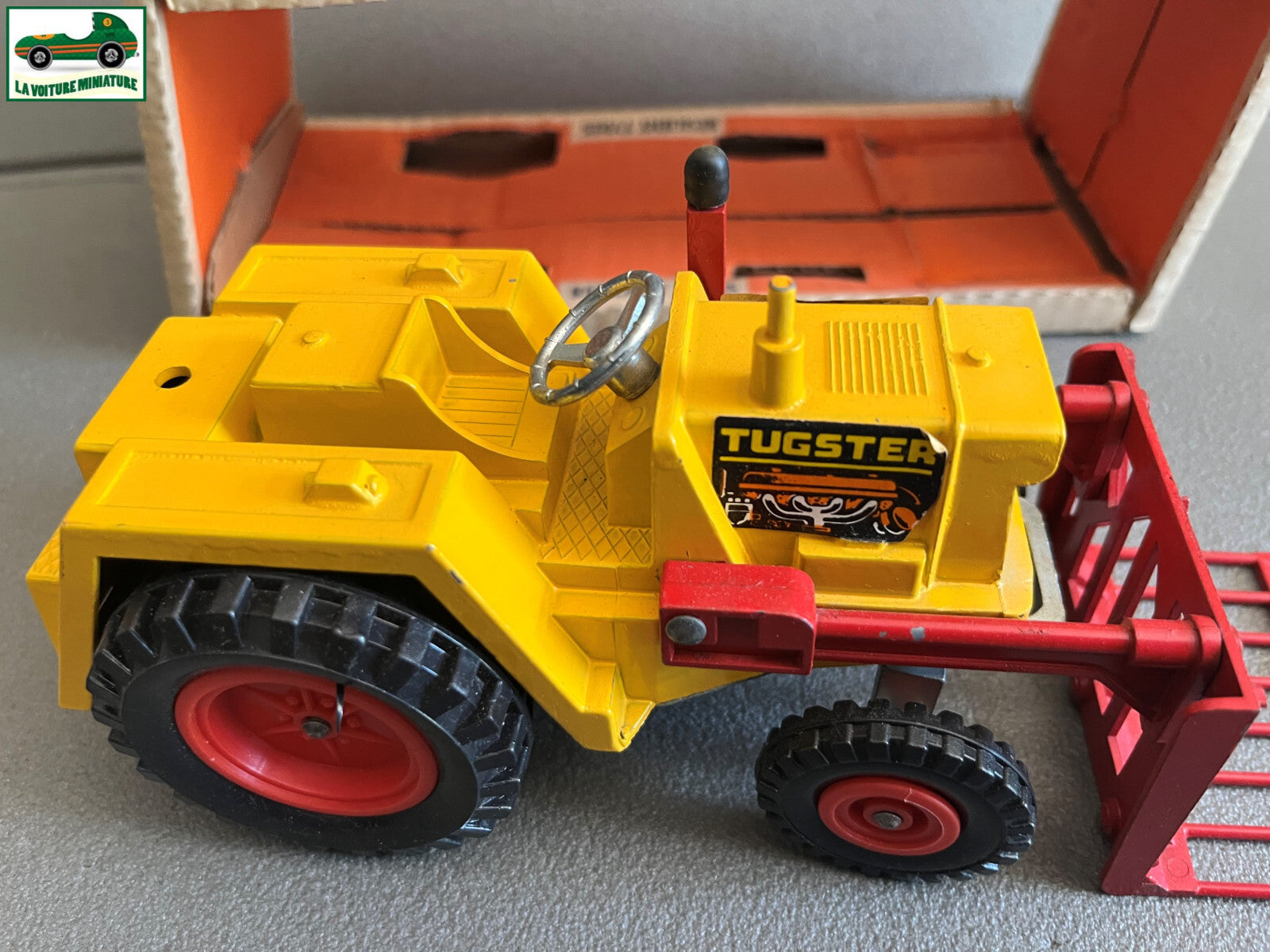 Ancienne Miniature Tracteur Tugster Jumbo Buck Rake Tractor Tri-Ang Toys England