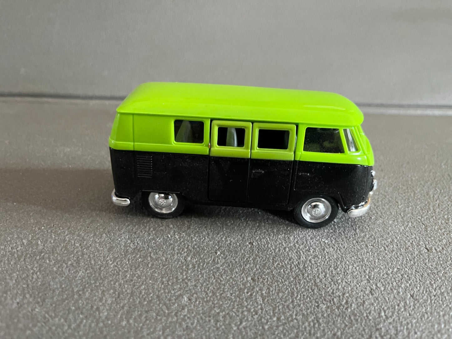 Voiture Miniature Bus Volkswagen Combi T1 1963 Welly au 1/34 1/39