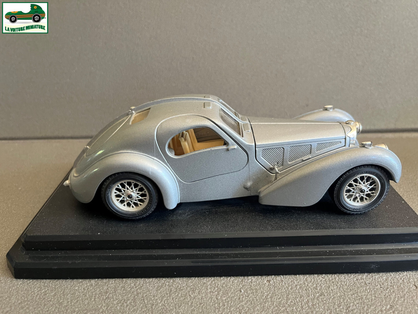 Voiture miniature Bugatti Atlantic 1936 Burago au 1/24