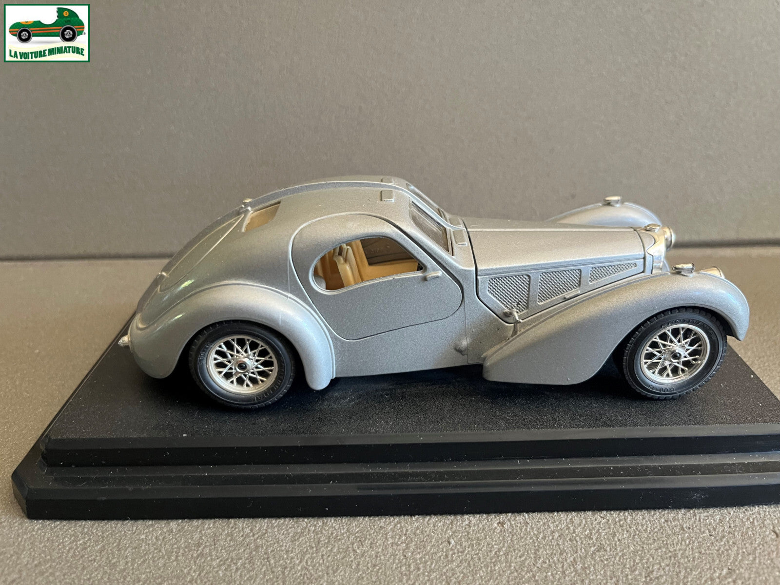 Voiture miniature Bugatti Atlantic 1936 Burago au 1/24