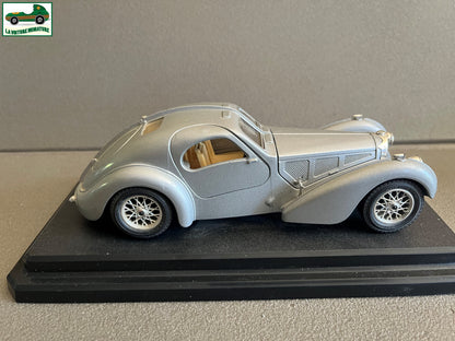 Voiture miniature Bugatti Atlantic 1936 Burago au 1/24