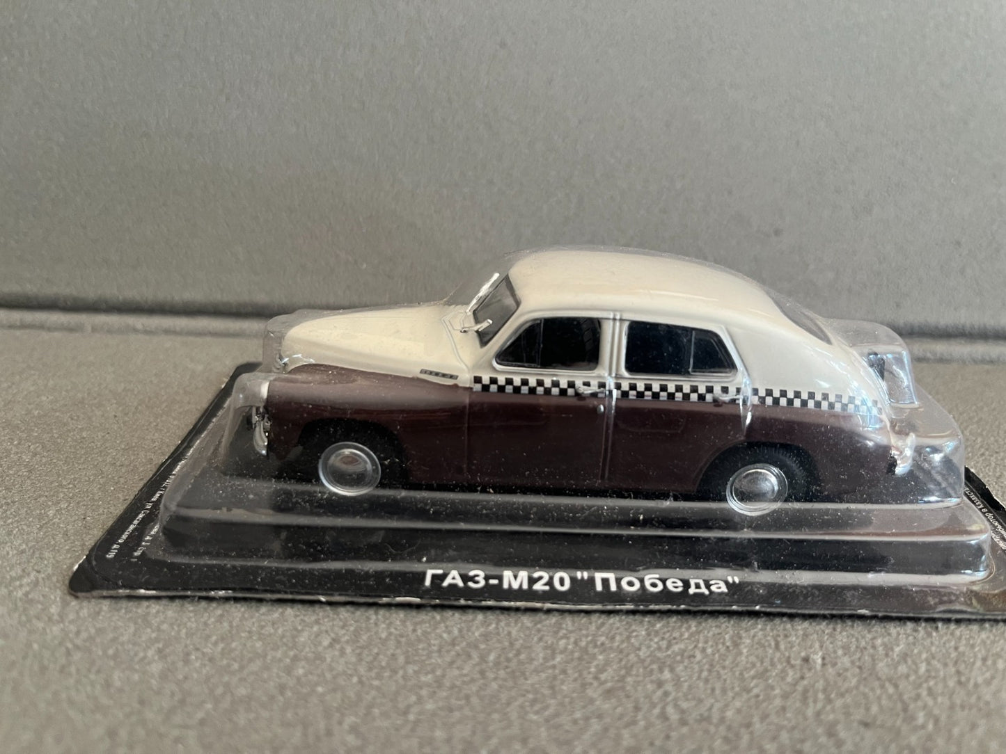 Voiture Miniature GAZ M20 Pobieba Taxi Ixo DeAgostini URSS Pays Est Russie 1/43