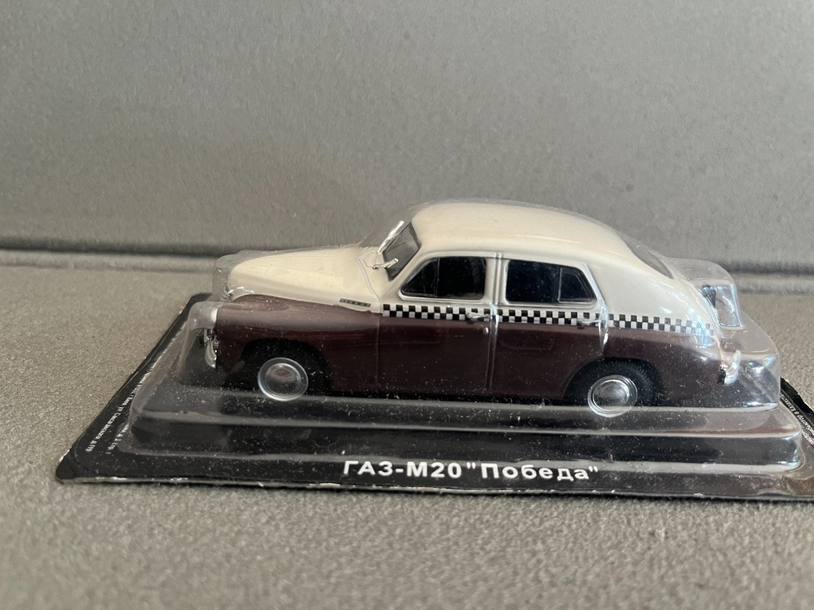 Voiture Miniature GAZ M20 Pobieba Taxi Ixo DeAgostini URSS Pays Est Russie 1/43