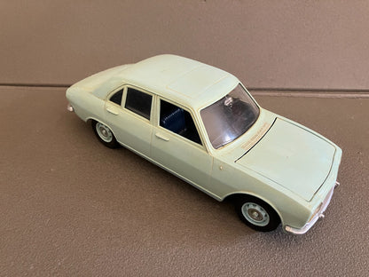 Ancienne Voiture miniature Plastique Peugeot 504 Friction Meccano 1/18