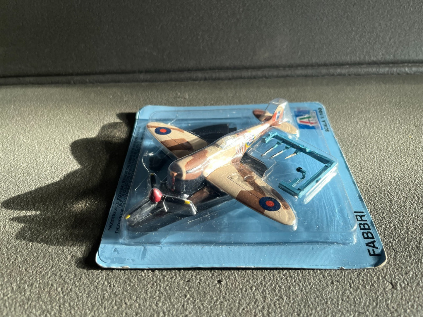 Avion miniature Militaire Spitfire Fabbri Italeri 1/100