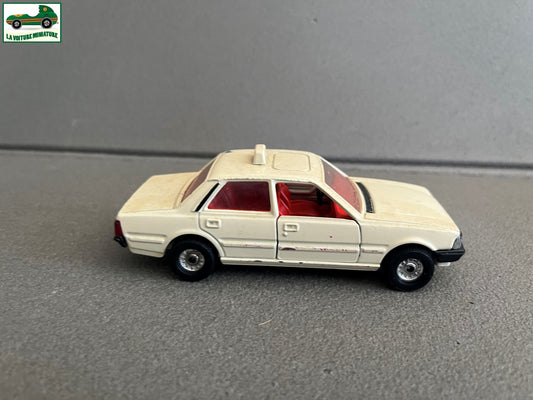 Voiture Miniature Peugeot 505 STI Taxi Corgi Made in GT Britain au 1/35 1/36