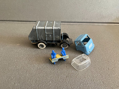 Ancienne Miniature Camion Benne à Ordures Berliet GAK France Jouets Epave