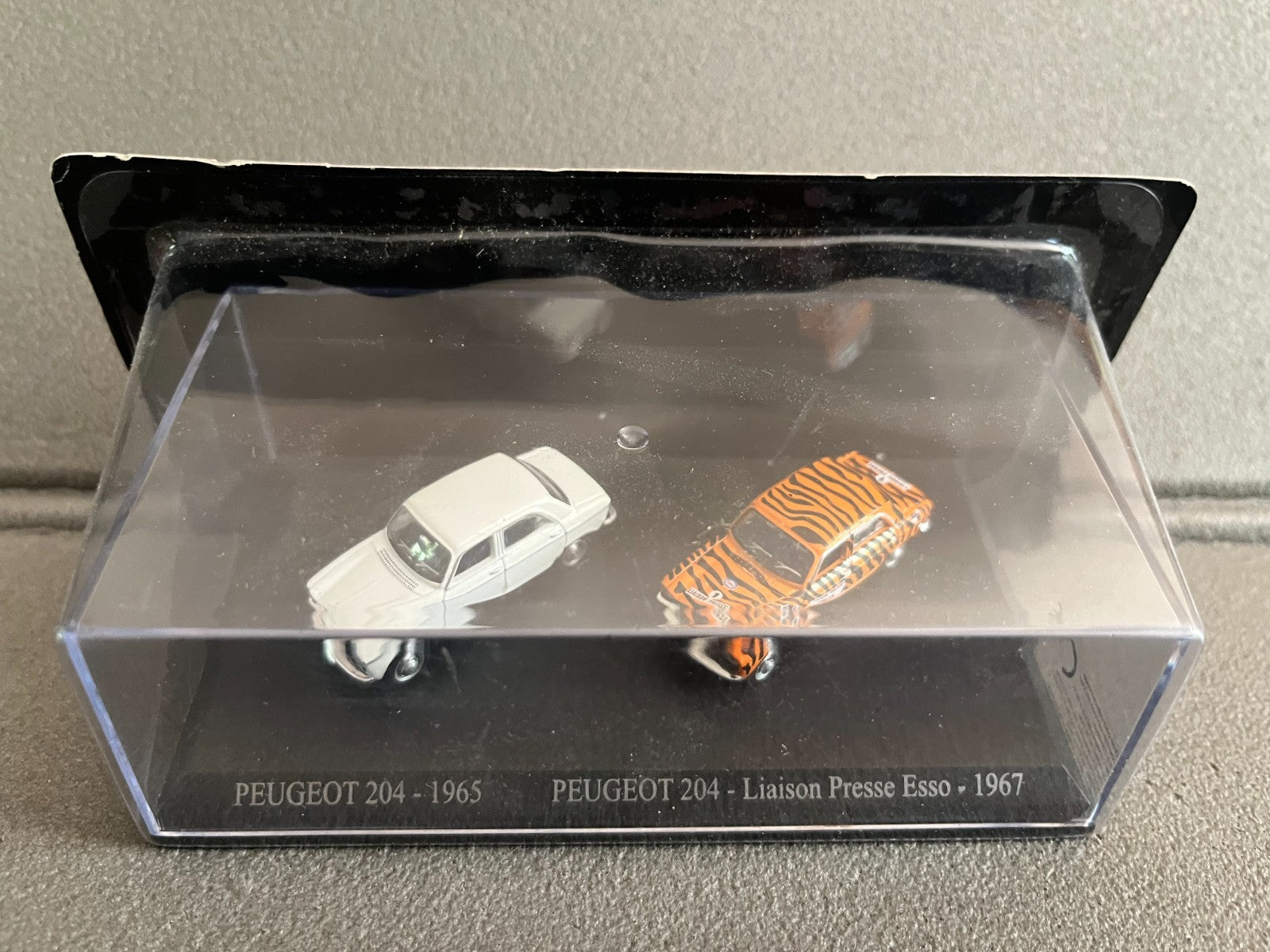 Voiture Miniature Duo Peugeot 204 1965 Esso 1967 Universal Hobbies 1/87 HO