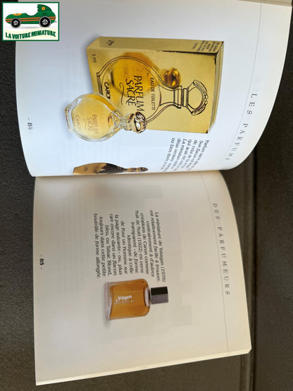 Livre La Folie des Miniatures de Parfums Flammarion