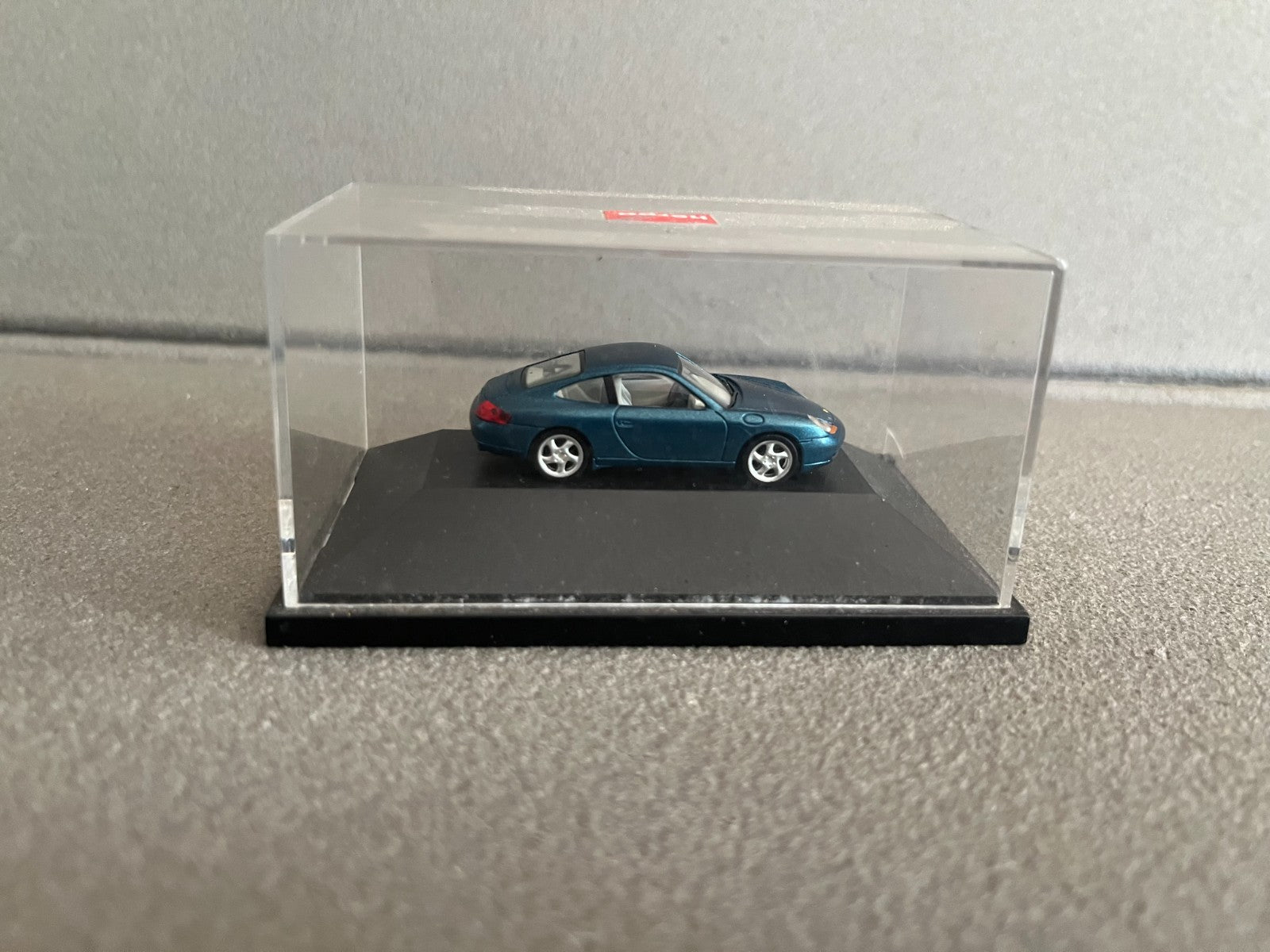 Voiture Miniature Porsche 911 Type 996 Herpa au 1/87 HO