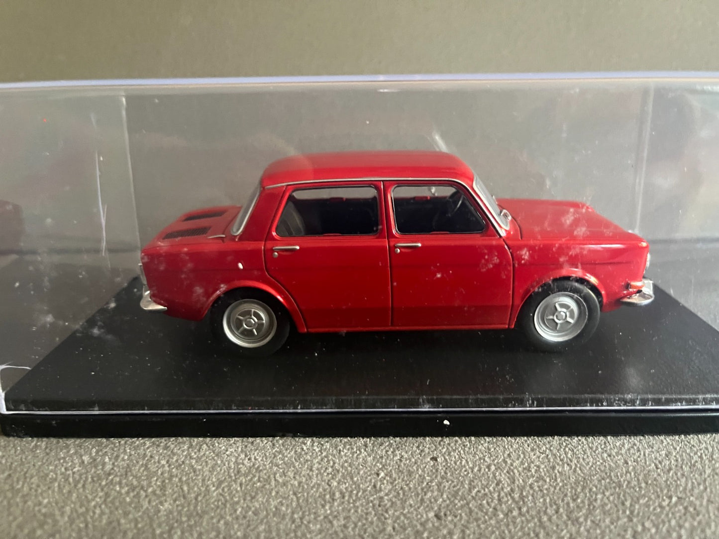 Voiture miniature Simca 1000 au 1/24