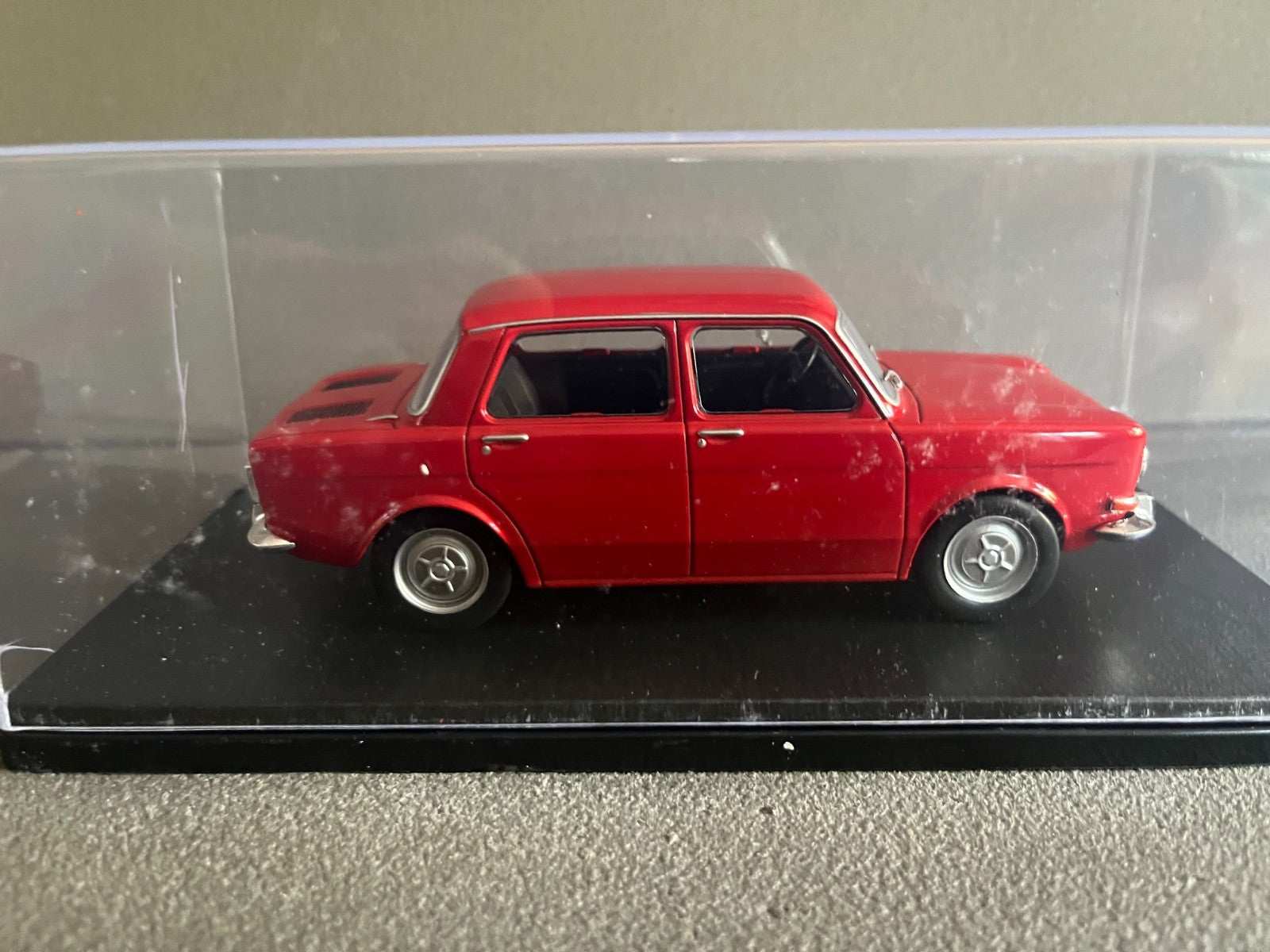 Voiture miniature Simca 1000 au 1/24