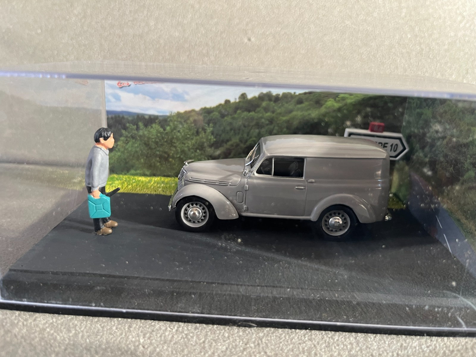 Voiture Miniature Renault Juvaquatre Etape 4 La Route Bleue RN7 1/43