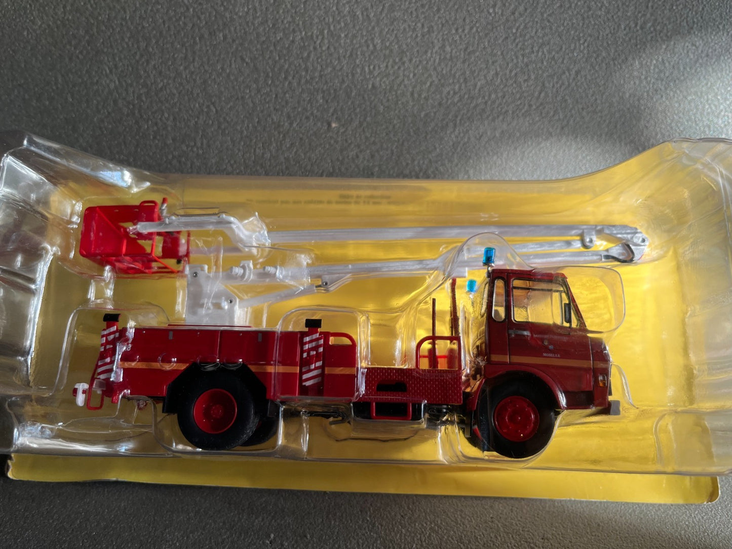 Voiture miniature Camion Berliet KB Nacelle Pompiers Hachette 1/43